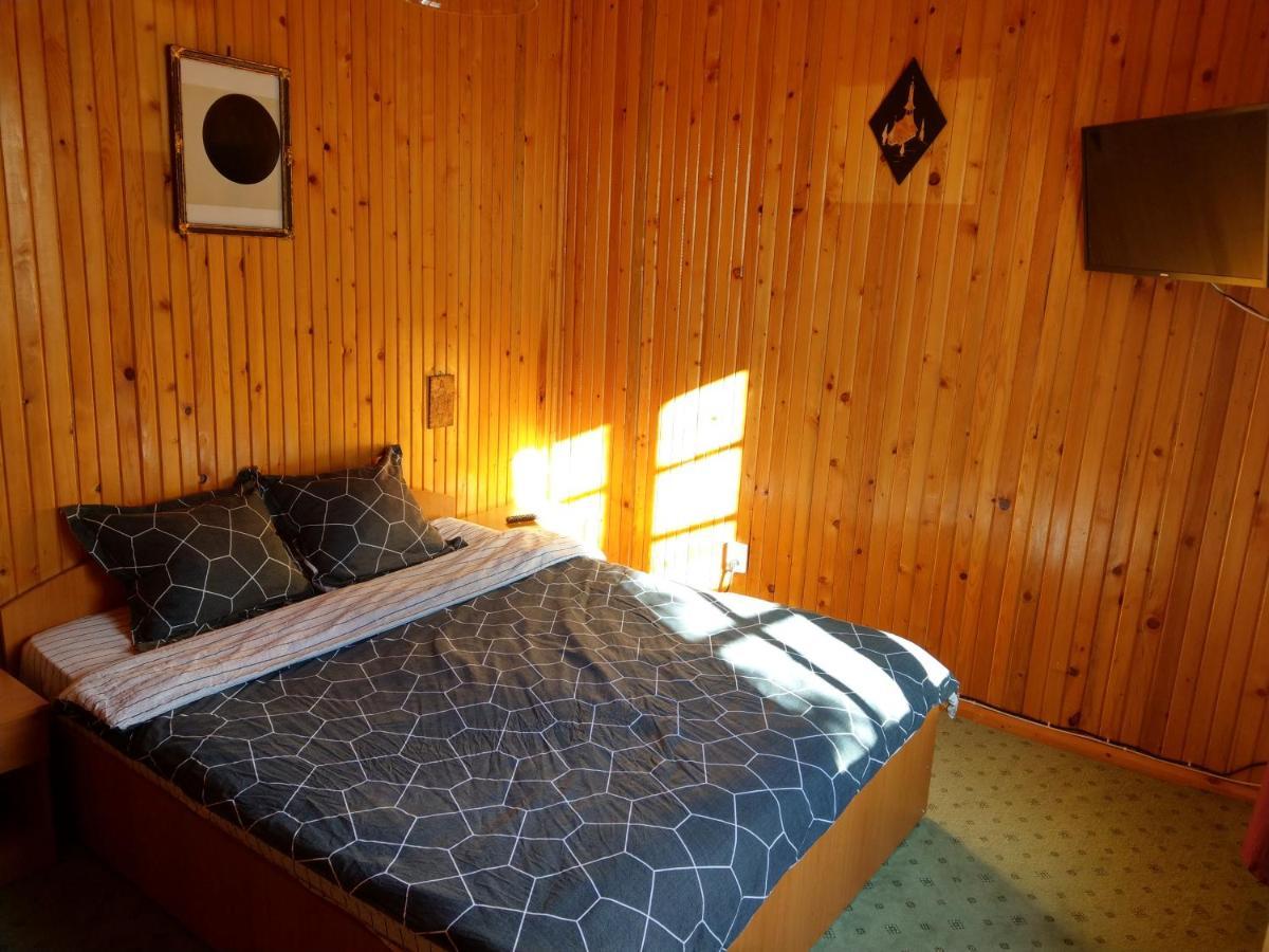 Grandpa'S Hidden Crib, 6 Bedroom, Pet Friendly Sinaia Exteriör bild