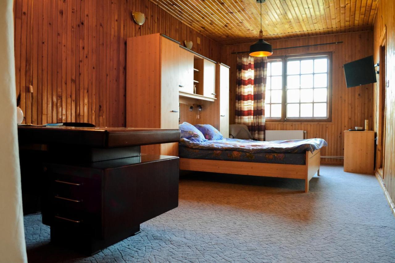 Grandpa'S Hidden Crib, 6 Bedroom, Pet Friendly Sinaia Exteriör bild
